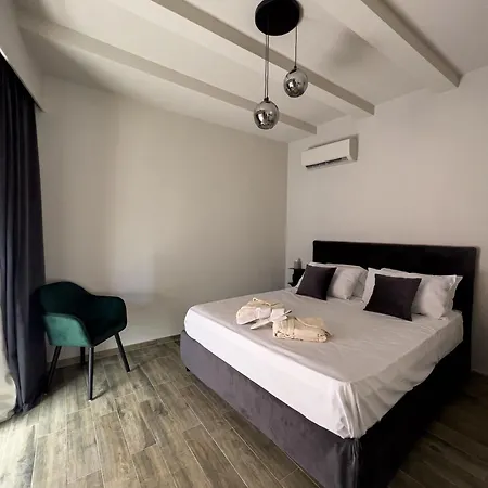 Vicolo San Gaetano -luxury Rooms- Apartment *