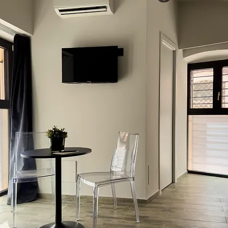 Vicolo San Gaetano -luxury Rooms- Apartment *