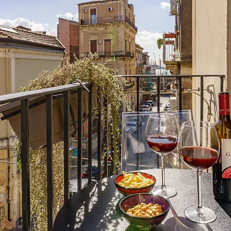 公寓 Vicolo San Gaetano -luxury Rooms- 卡塔尼亚